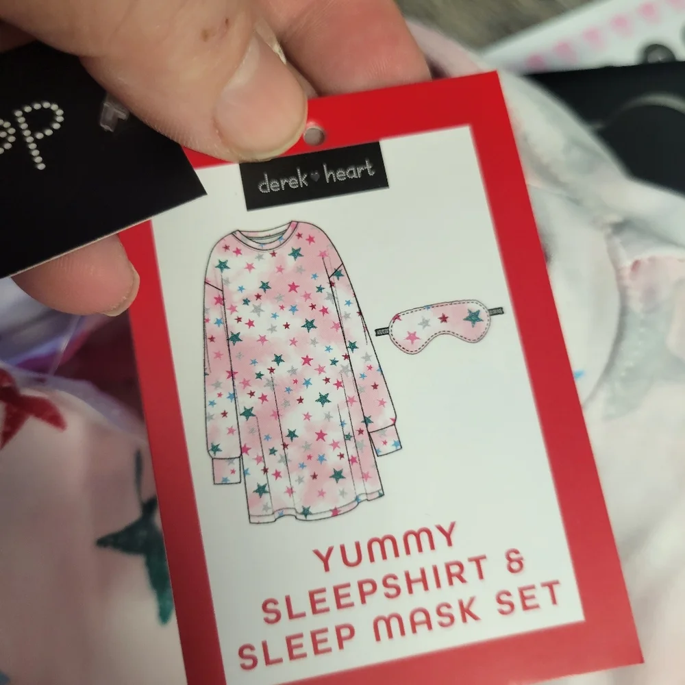 Derek Heart NWT Yummy Sleepshirt & Mask Womans Size Medium Stars‎